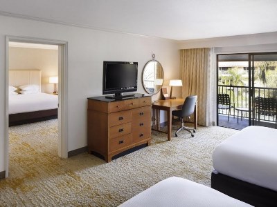 bedroom 2 - hotel doubletree by hilton ontario airport - ontario, california, united states of america