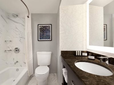 bathroom - hotel embassy suites silicon valley - santa clara, united states of america