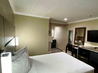 bedroom 1 - hotel surestay hotel best western santa cruz - santa cruz, united states of america
