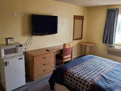 bedroom 1 - hotel travelodge by wyndham stockton - stockton, united states of america
