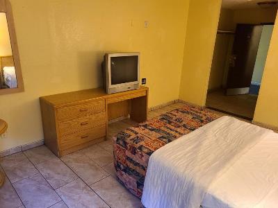 bedroom 4 - hotel travelodge by wyndham stockton - stockton, united states of america
