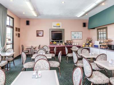 breakfast room - hotel days inn and suites by wyndham sunnyvale - sunnyvale, united states of america