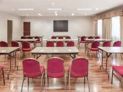 conference room - hotel days inn and suites by wyndham sunnyvale - sunnyvale, united states of america