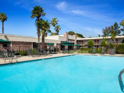 outdoor pool - hotel ramada wyndham sunnyvale/silicon valley - sunnyvale, united states of america