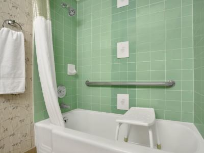 bathroom - hotel ramada by wyndham torrance - torrance, united states of america