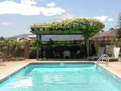 outdoor pool - hotel hampton inn ukiah - ukiah, united states of america