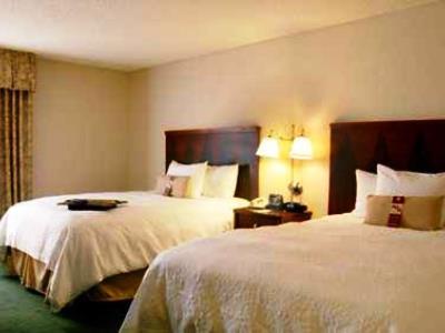 bedroom - hotel hampton inn colorado springs airport - colorado springs, united states of america