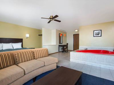 bedroom 1 - hotel days inn by wyndham pueblo - pueblo, united states of america