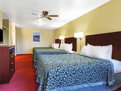 bedroom 3 - hotel days inn by wyndham pueblo - pueblo, united states of america
