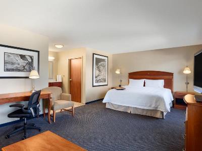 bedroom 1 - hotel hampton inn and suites mystic - mystic, united states of america