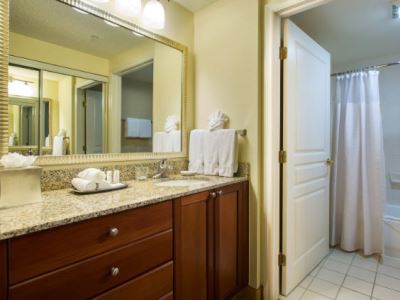 bathroom 2 - hotel residence inn miami aventura mall - aventura, united states of america