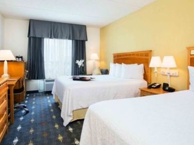 bedroom 1 - hotel hampton inn hallandale beach - aventura, united states of america