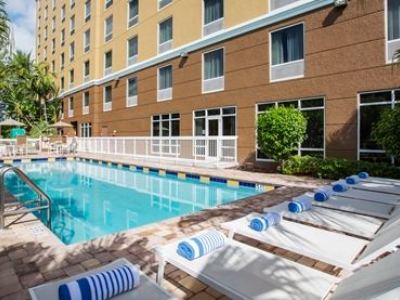 outdoor pool - hotel hampton inn hallandale beach - aventura, united states of america