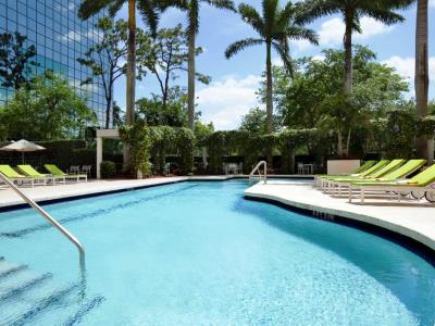 outdoor pool - hotel hilton suites boca raton - boca raton, united states of america