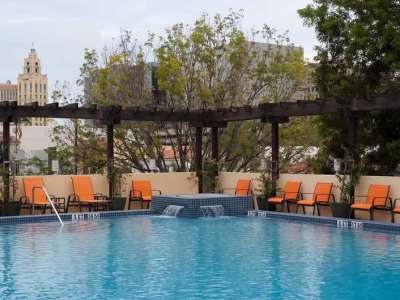 outdoor pool - hotel courtyard by marriott miami coral gables - coral gables, united states of america