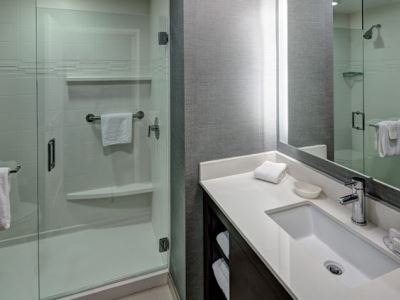bathroom - hotel residence inn fort lauderdale airport - dania beach, united states of america