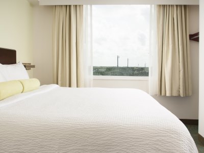 bedroom 2 - hotel springhill ste fort lauderdale airport - dania beach, united states of america