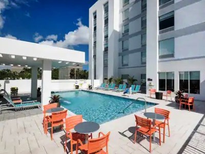 outdoor pool - hotel home2 ste ft.lauderdale aprt-cruise port - dania beach, united states of america