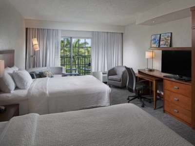 bedroom - hotel courtyard f lauderdale aprt cruise port - dania beach, united states of america