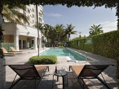 outdoor pool - hotel courtyard f lauderdale aprt cruise port - dania beach, united states of america