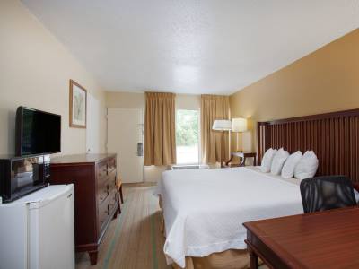 bedroom - hotel days inn daytona beach speedway - daytona beach, united states of america