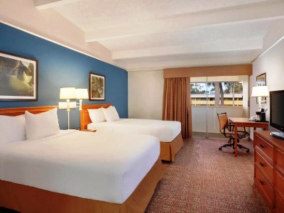 bedroom - hotel baymont daytona beach/intl speedway - daytona beach, united states of america