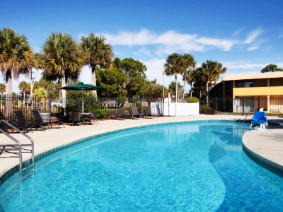 outdoor pool - hotel baymont daytona beach/intl speedway - daytona beach, united states of america