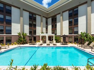 outdoor pool 1 - hotel hampton inn daytona speedway airport - daytona beach, united states of america