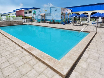 outdoor pool - hotel days inn fort myers springs resort - fort myers, united states of america