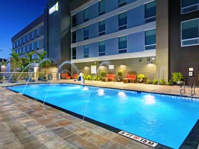 outdoor pool - hotel home2 suites fort myers colonial blvd - fort myers, united states of america
