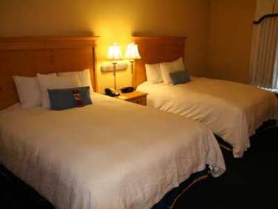 bedroom - hotel hampton inn and suites deerwood park - jacksonville, florida, united states of america