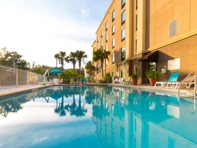 outdoor pool - hotel hampton inn and suites jacksonville aprt - jacksonville, florida, united states of america