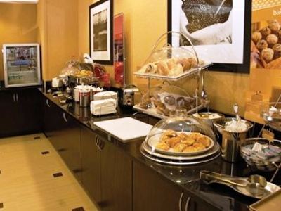 breakfast room - hotel hampton inn n suites south/bartram park - jacksonville, florida, united states of america