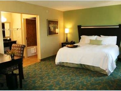 bedroom - hotel hampton inn and suites - beach boulevard - jacksonville, florida, united states of america
