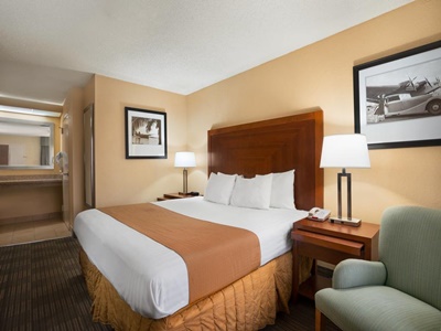 bedroom - hotel days inn by wyndham jacksonville airport - jacksonville, florida, united states of america