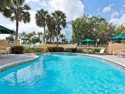 outdoor pool - hotel la quinta inn n suites miami lakes - miami lakes, united states of america