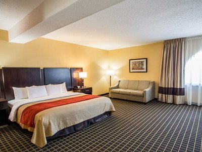 bedroom - hotel clarion inn and suites miami airport - miami springs, united states of america