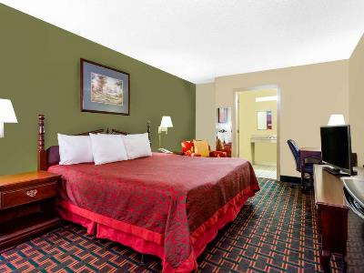 bedroom - hotel days inn by wyndham pensacola west - pensacola, united states of america
