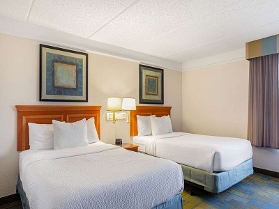 bedroom - hotel la quinta inn and suites ft. lauderdale - plantation, united states of america