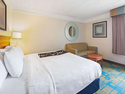 bedroom 2 - hotel la quinta inn and suites ft. lauderdale - plantation, united states of america