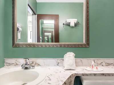 bathroom - hotel super 8 by wyndham st. augustine - st augustine, united states of america