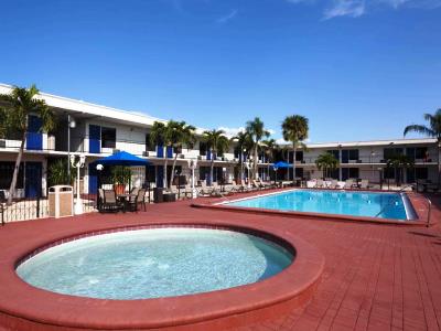 outdoor pool - hotel days inn st.petersburg / tampa bay area - st petersburg, united states of america