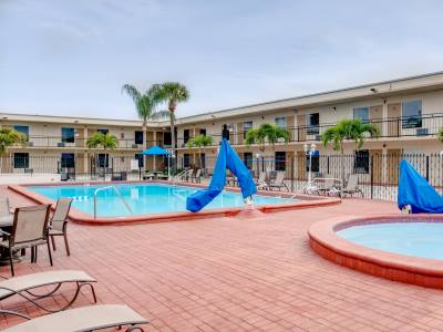 outdoor pool - hotel super 8 by wyndham st. petersburg - st petersburg, united states of america