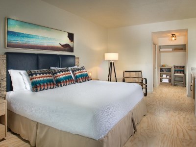 bedroom - hotel postcard inn on the beach - saint pete beach, united states of america