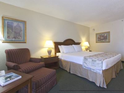 bedroom - hotel baymont by wyndham sarasota - sarasota, united states of america