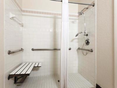 bathroom - hotel days inn by wyndham sarasota-siesta key - sarasota, united states of america