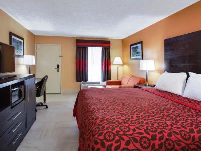 bedroom - hotel days inn by wyndham sarasota bay - sarasota, united states of america