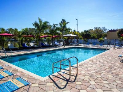 outdoor pool - hotel days inn by wyndham sarasota bay - sarasota, united states of america