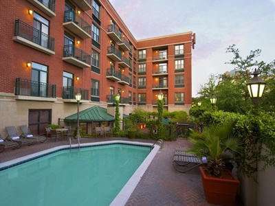 outdoor pool - hotel spark by hilton sarasota siesta key gate - sarasota, united states of america