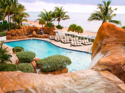 outdoor pool - hotel trump intl beach rst - sunny isles beach, united states of america